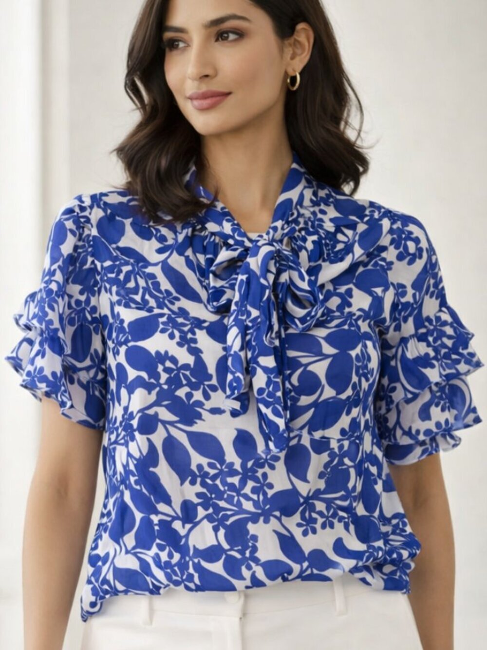Sugarlips Blue & White Floral Tie‑Neck Ruffle Sleeve Blouse – Size Large